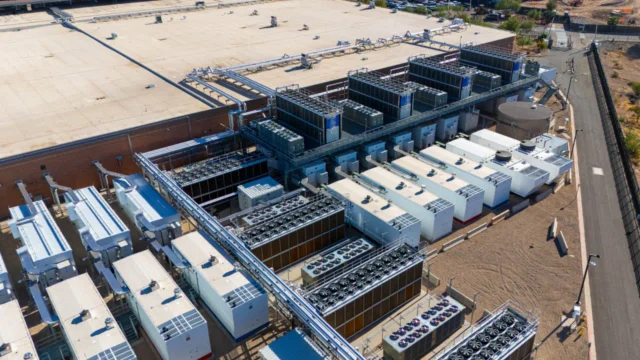 Armazenamento de energia em baterias: o que é BESS e qual sua importância no setor elétrico?