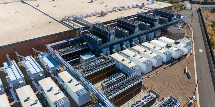 Armazenamento de energia em baterias: o que é BESS e qual sua importância no setor elétrico?